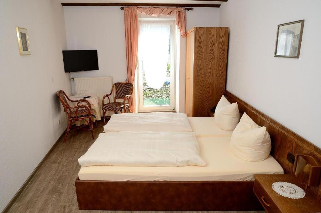 Weinhaus Hotel Zum Josefshof Graach Стая снимка